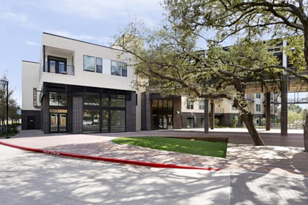 East 2br W Gym Pool Wd Nr Shops Atx-59 * Austin