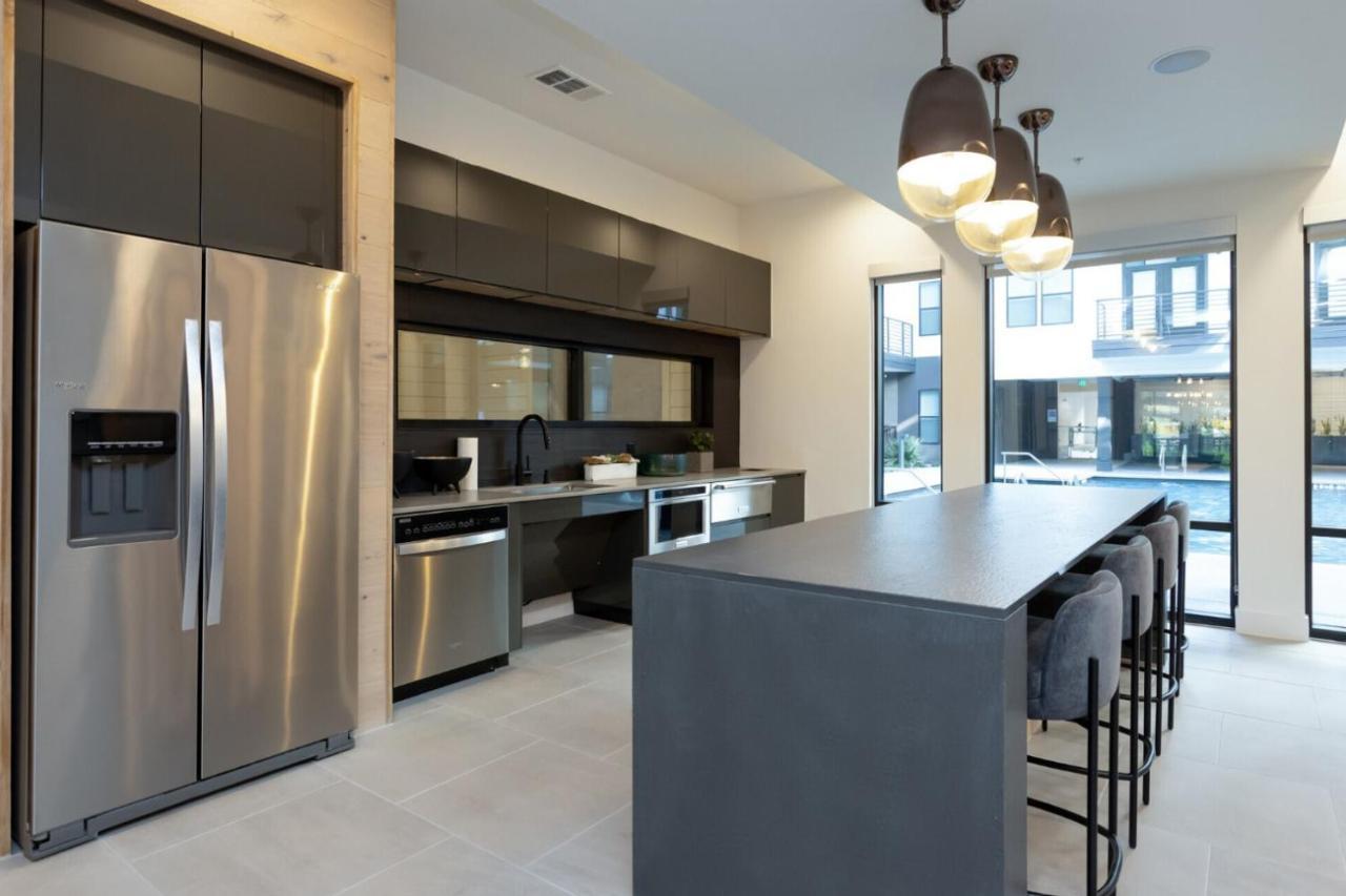 Apartment East 2br W Gym Pool Wd Nr Shops Atx-59 *