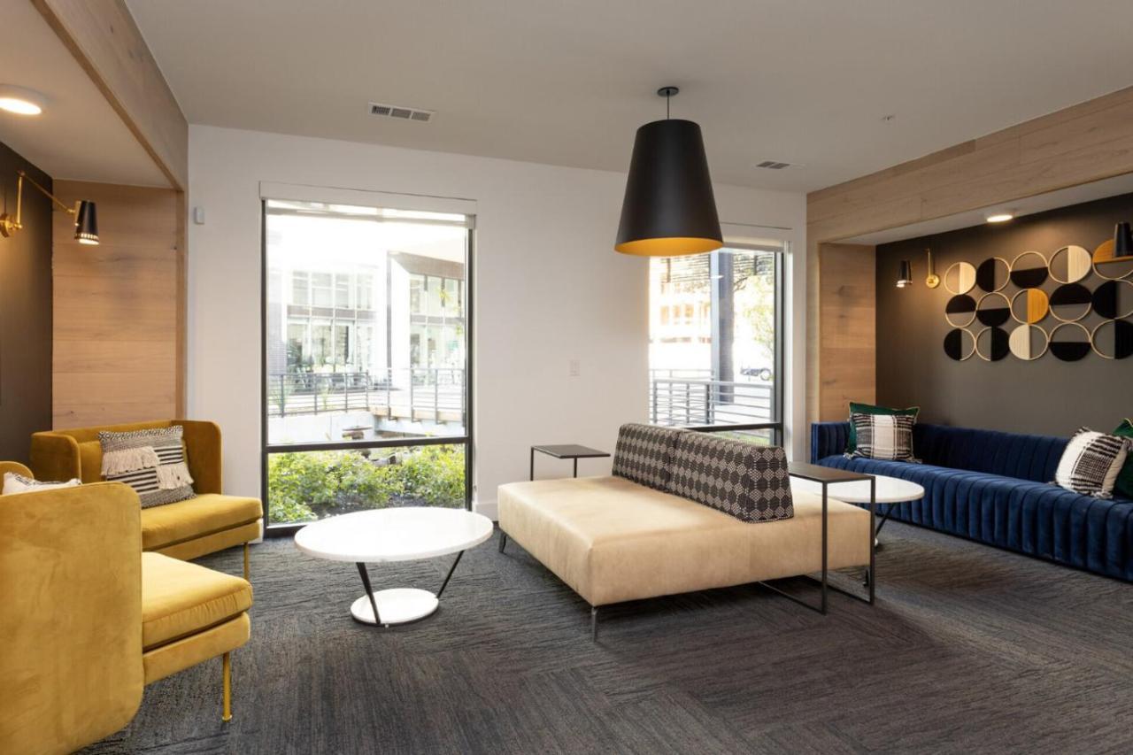 East 2br W Gym Pool Wd Nr Shops Atx-59