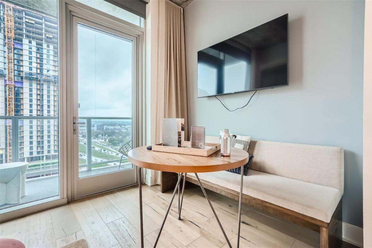 New 1br With Views And Rooftop Pool Near Rainey St Apartment