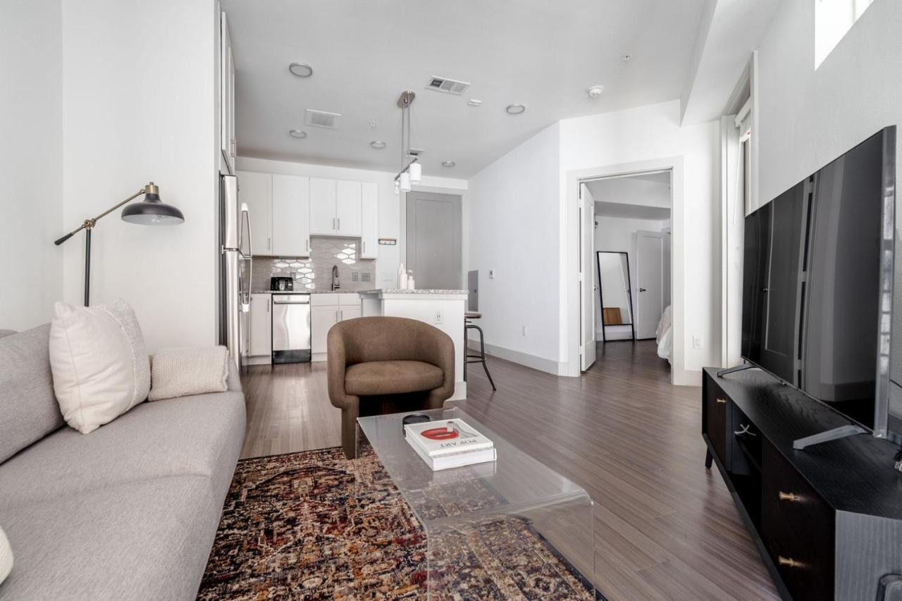 Downtown 1br W Deck Gym Nr Shopping Atx-214 Apartment Austin