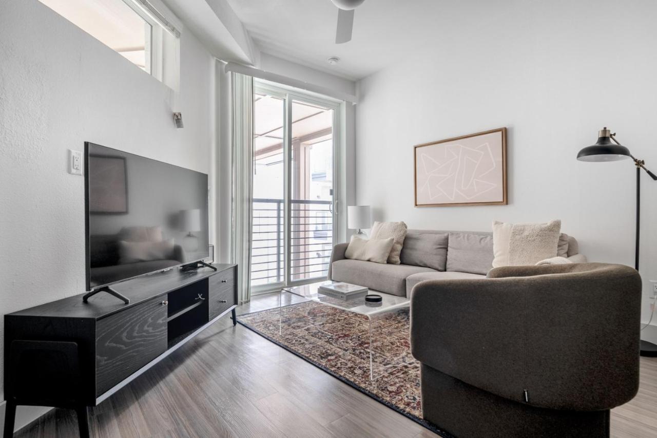 Downtown 1br W Deck Gym Nr Shopping Atx-214 Apartment