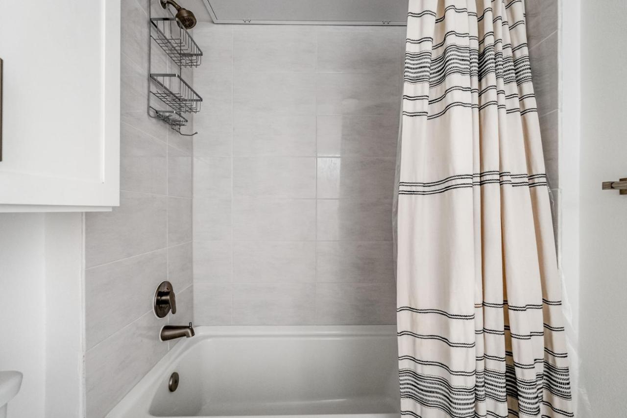 Downtown 1br W Deck Gym Nr Shopping Atx-214 Apartment *