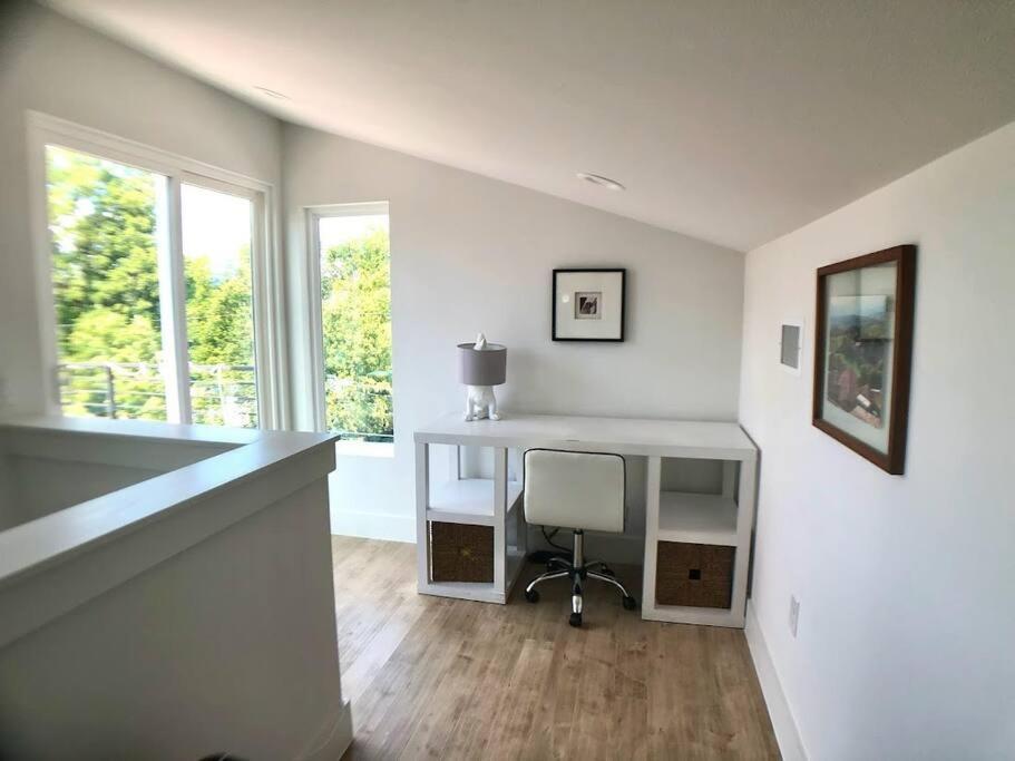 East Austintacious - Artsy, Walkable 4br 4ba *
