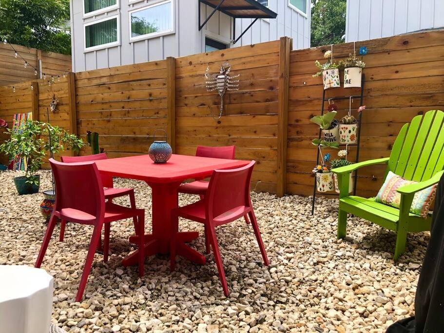 East Austintacious - Artsy, Walkable 4br 4ba Holiday home Austin