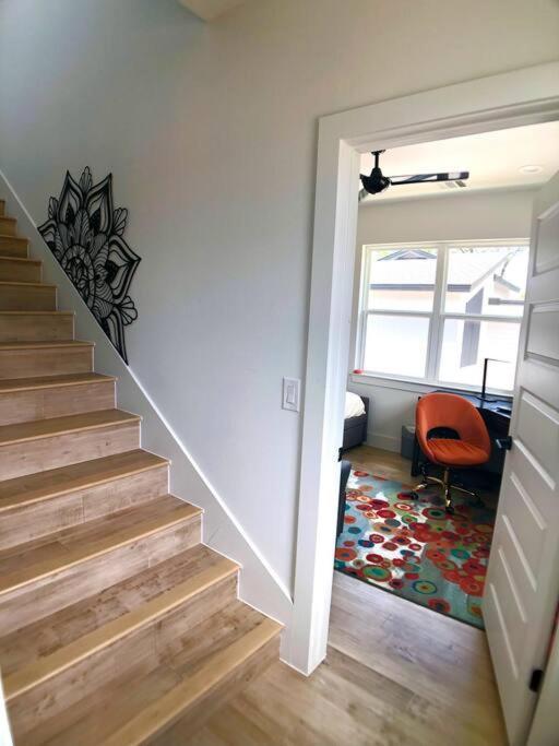 East Austintacious - Artsy, Walkable 4br 4ba Austin