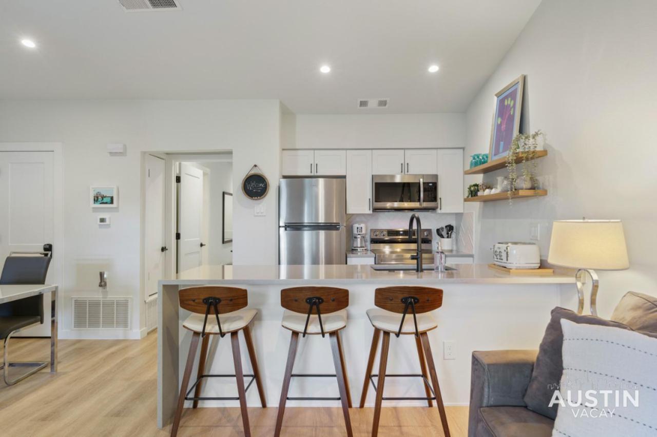 Close To Barton Springs And Zilker W King Br And Patio Apartment *