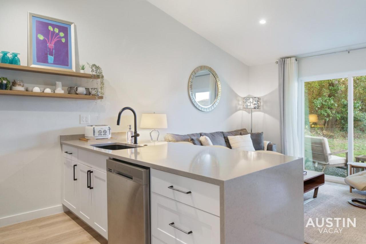 Close To Barton Springs And Zilker W King Br And Patio Apartment