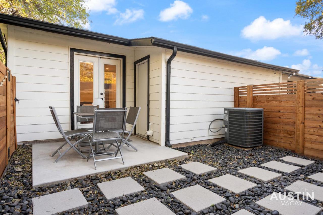 Close To Barton Springs And Zilker W King Br And Patio Apartment *