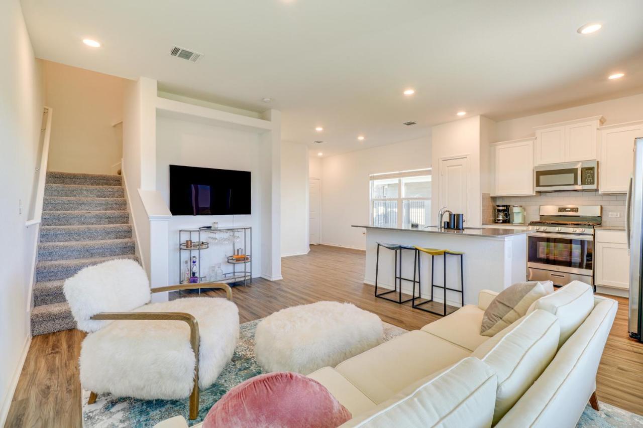 Quiet With Fenced Yard 12 Mi To Downtown Holiday home Austin