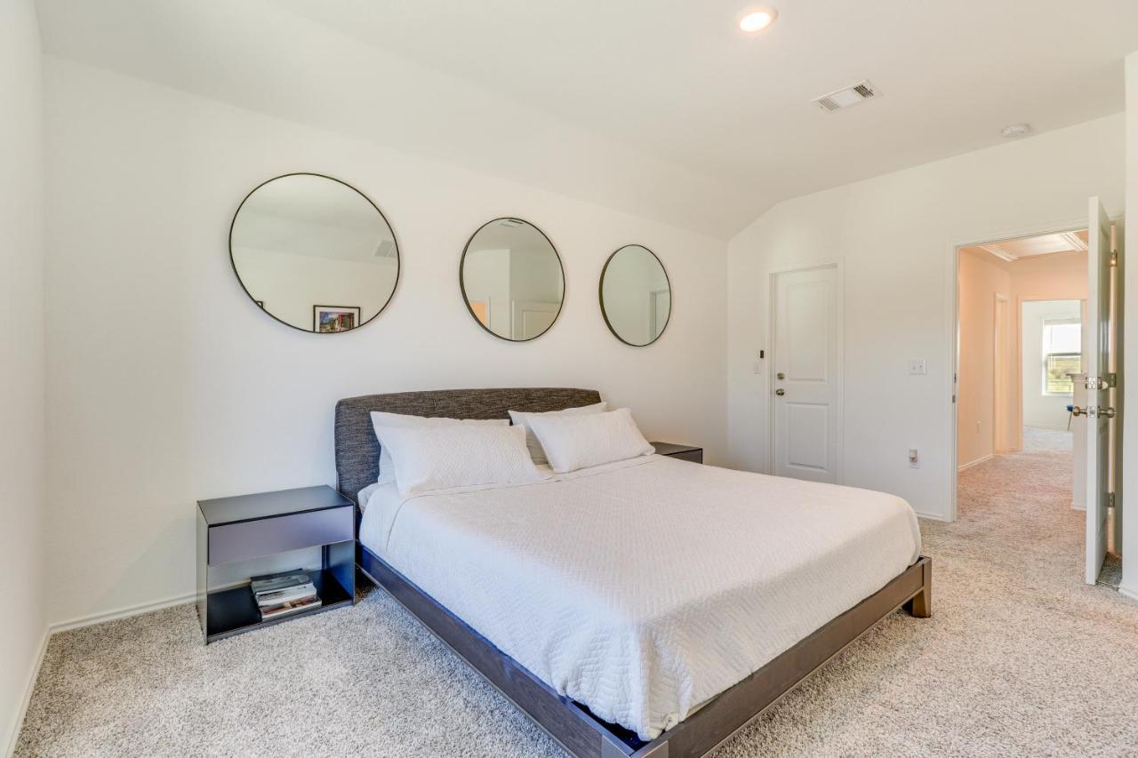 Quiet With Fenced Yard 12 Mi To Downtown *