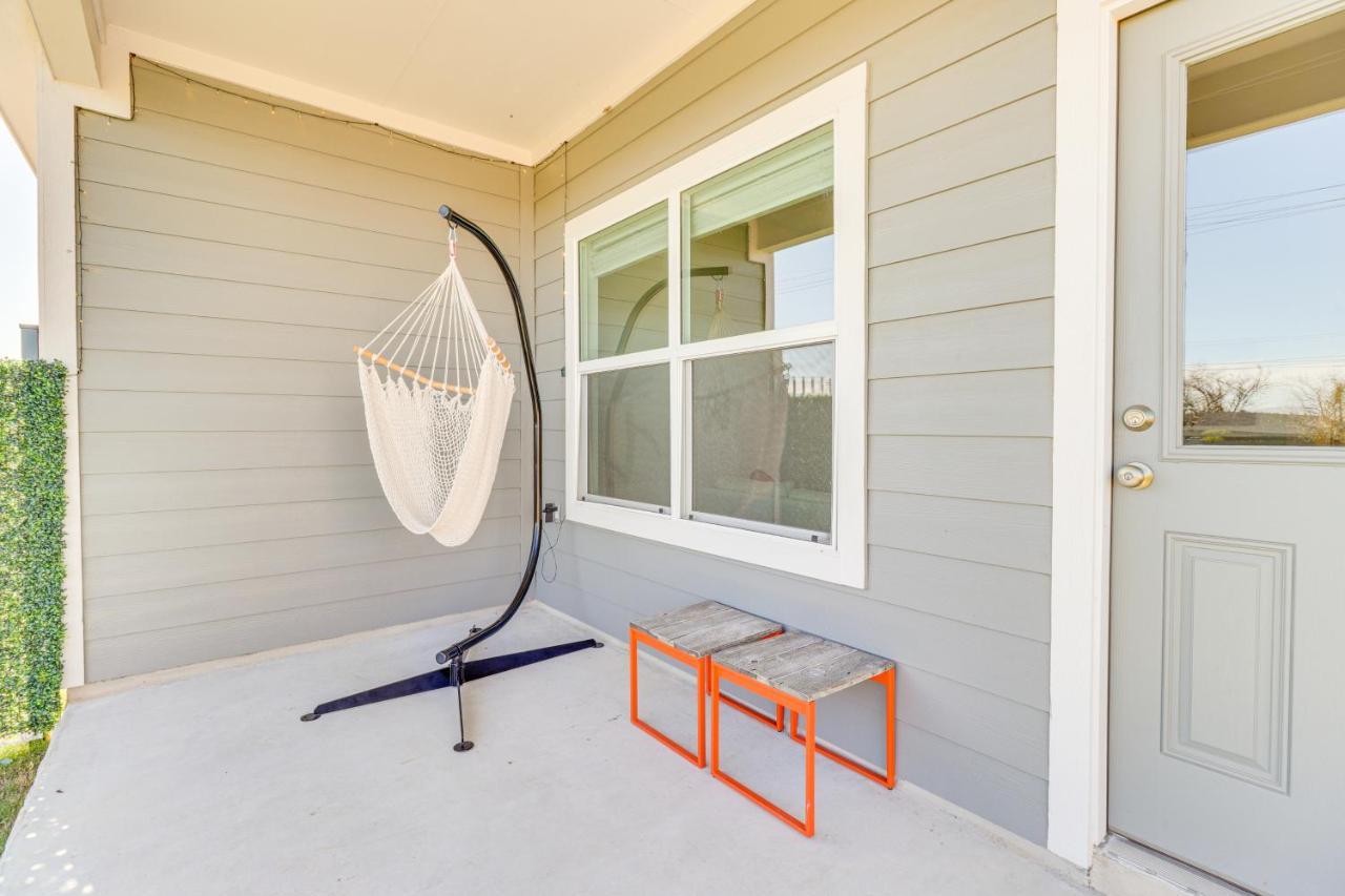 Quiet With Fenced Yard 12 Mi To Downtown *