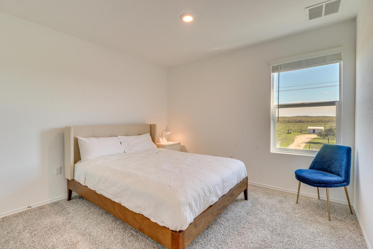 Holiday home Quiet With Fenced Yard 12 Mi To Downtown