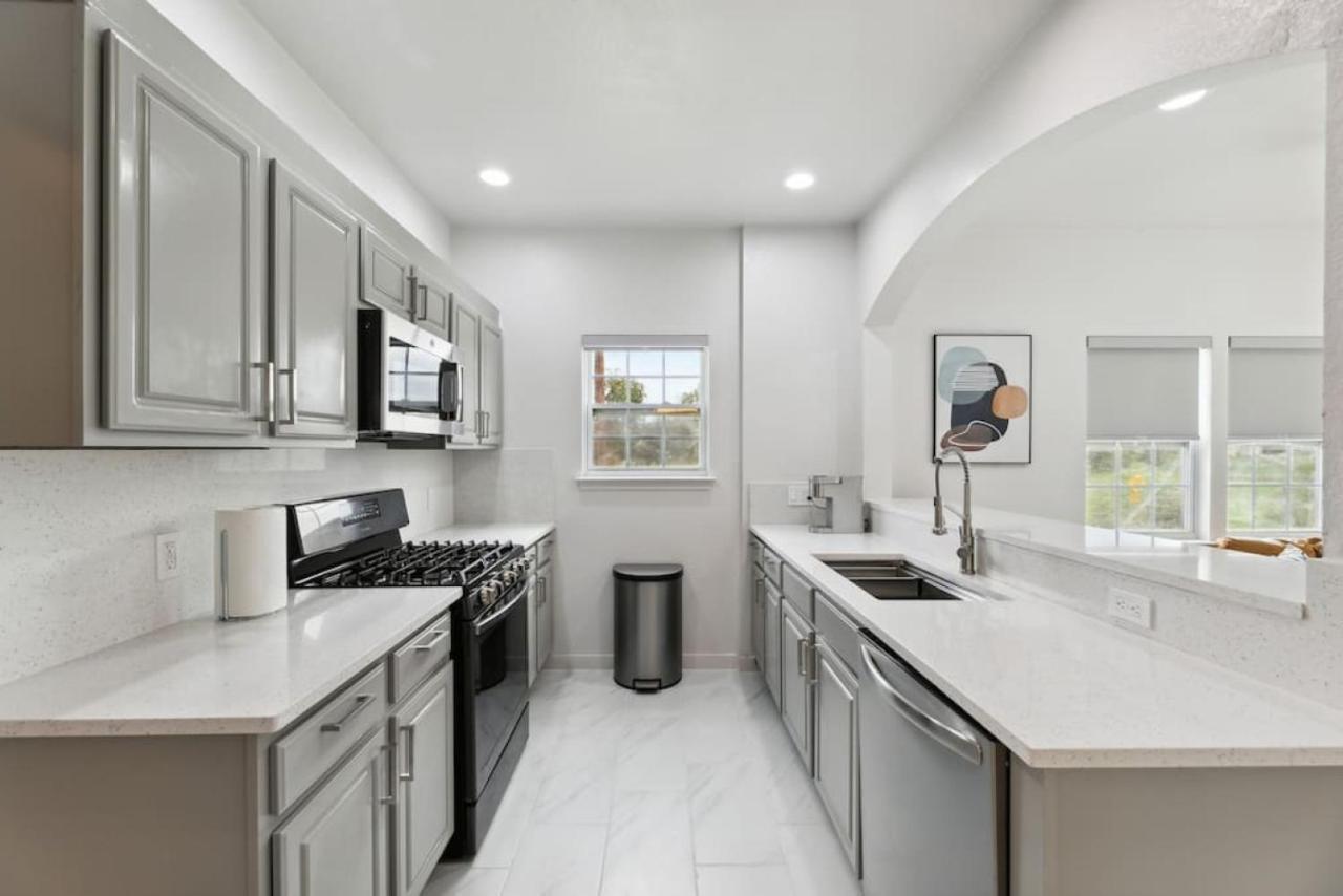 Modern East 4br Gem Holiday home
