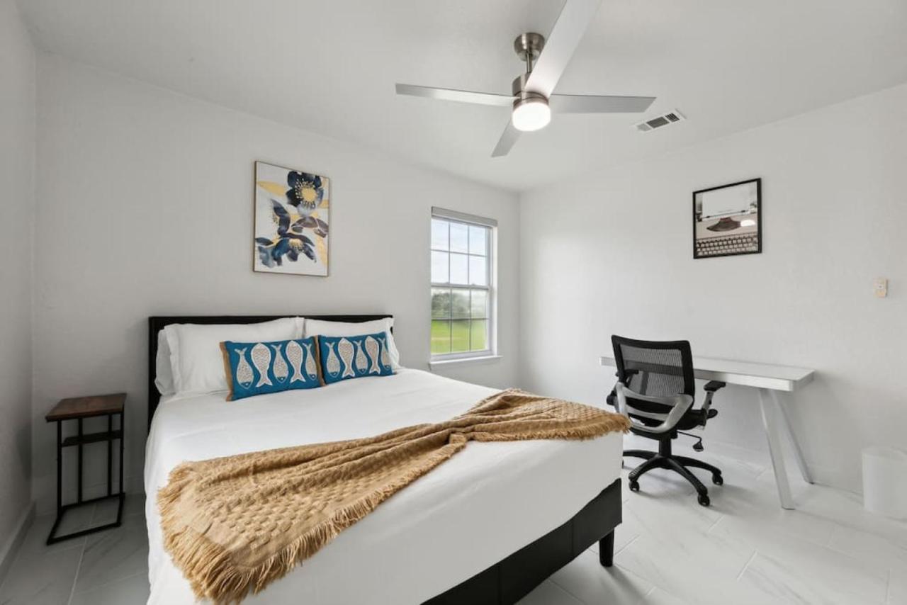 Modern East 4br Gem Austin