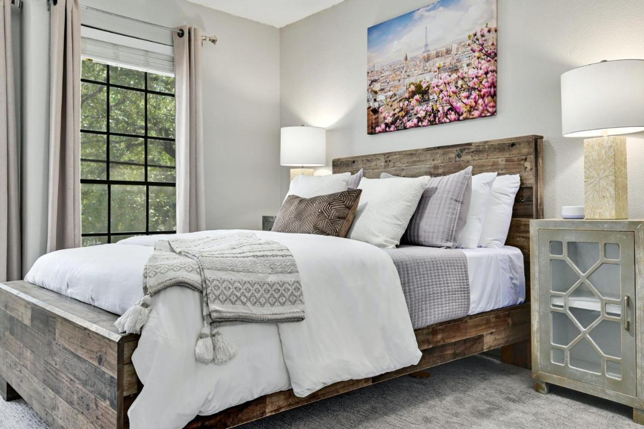 Lady Luxe Austin