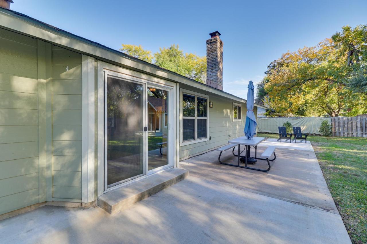 Holiday home Texas Retreat With Patio, Fireplace And Fenced-in Yard Austin
