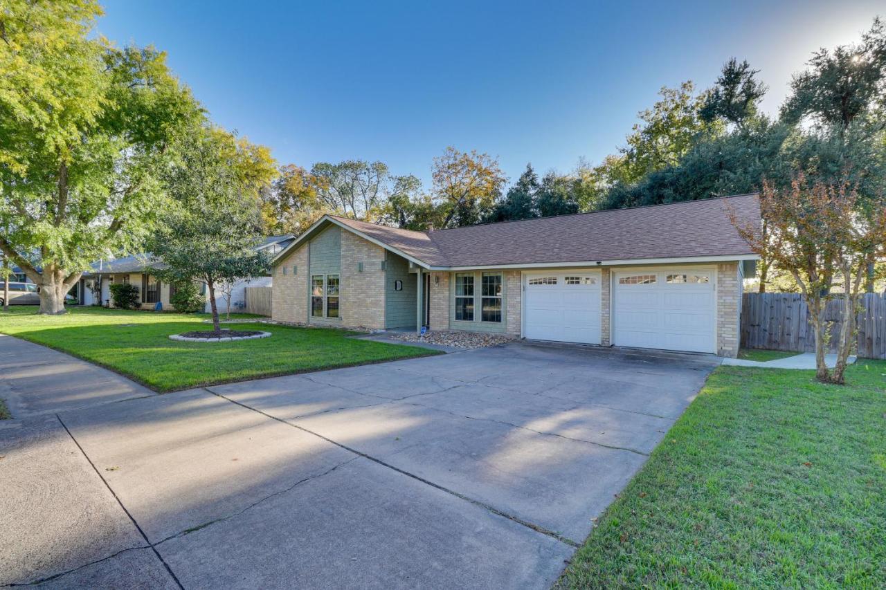 Texas Retreat With Patio, Fireplace And Fenced-in Yard Holiday home Austin