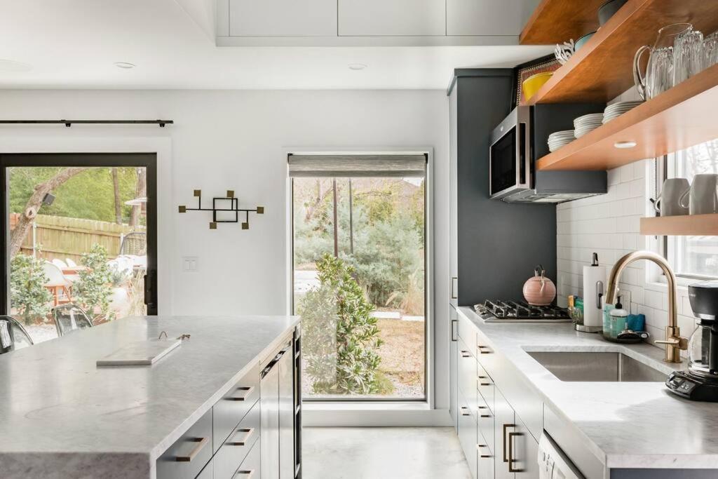 Cozy Retreat Walking Distance To Downtown Holiday home Austin