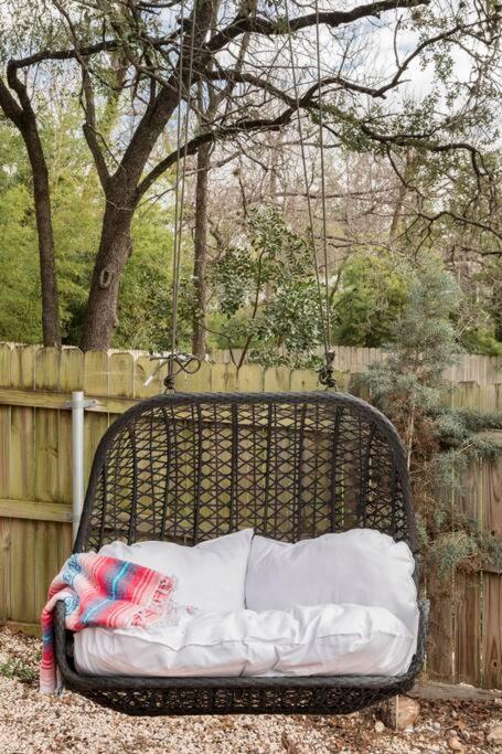 Cozy Retreat Walking Distance To Downtown * Austin