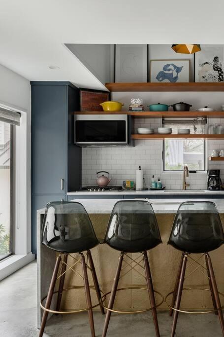 Cozy Retreat Walking Distance To Downtown * Austin