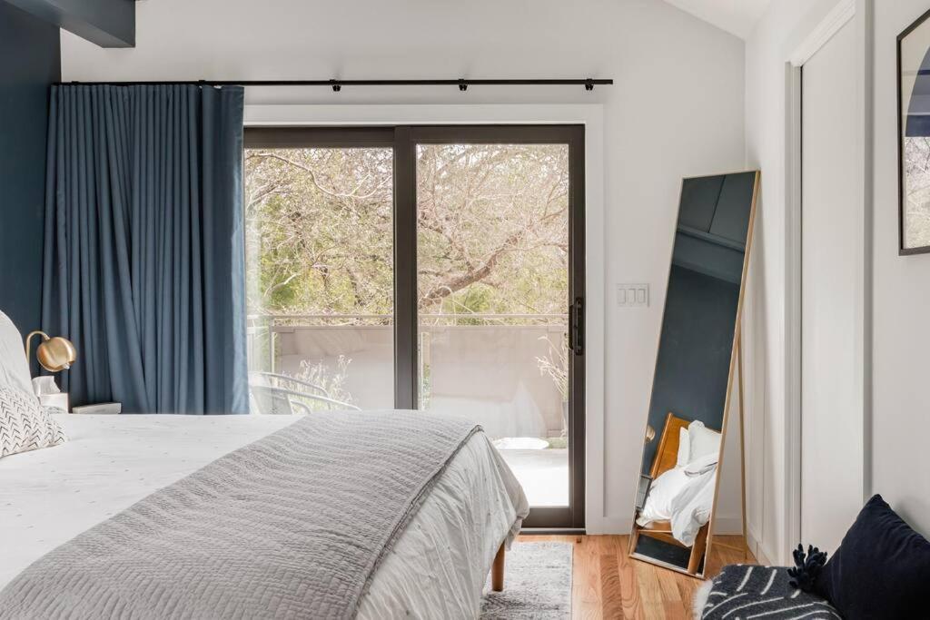 Cozy Retreat Walking Distance To Downtown