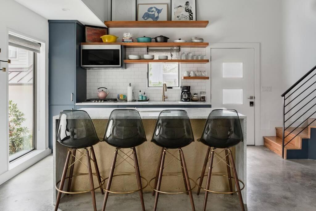Cozy Retreat Walking Distance To Downtown