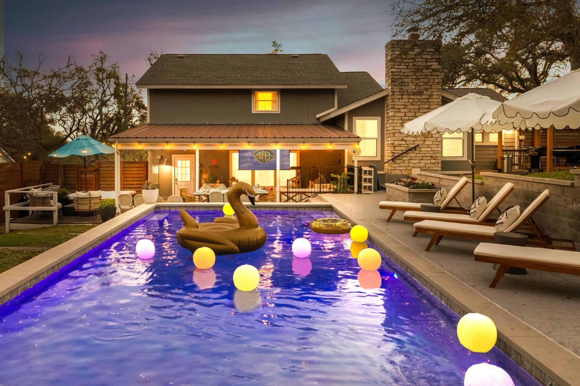 Lux 5br Gem With Heated Pool, Spa, And Outdoor Movie Theater * Austin