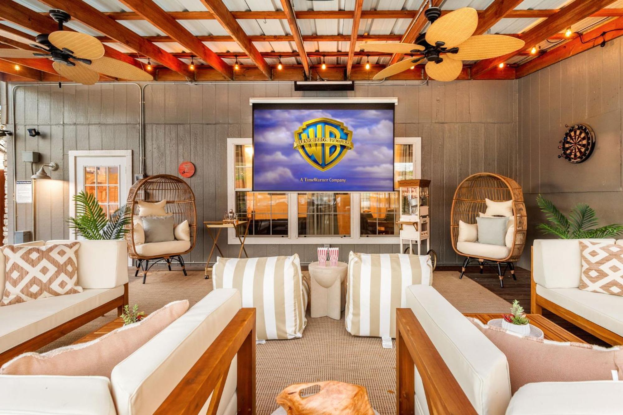 Lux 5br Gem With Heated Pool, Spa, And Outdoor Movie Theater Holiday home