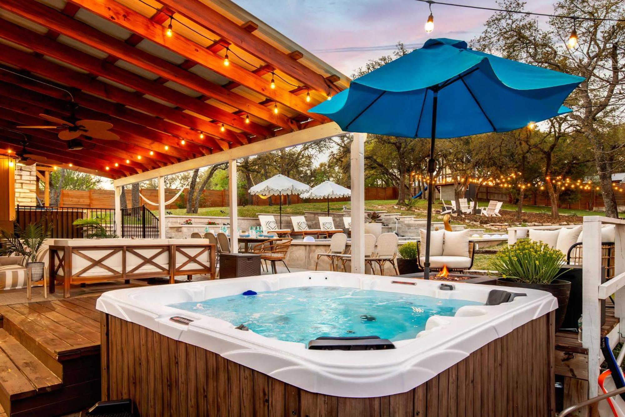 Lux 5br Gem With Heated Pool, Spa, And Outdoor Movie Theater Holiday home *