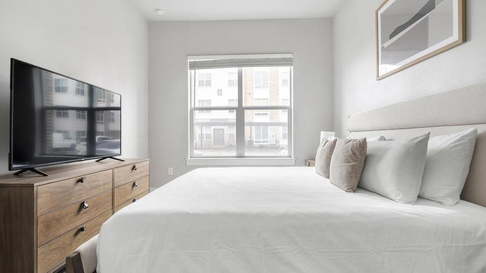 Landing Modern With Amazing Amenities Apartment Austin
