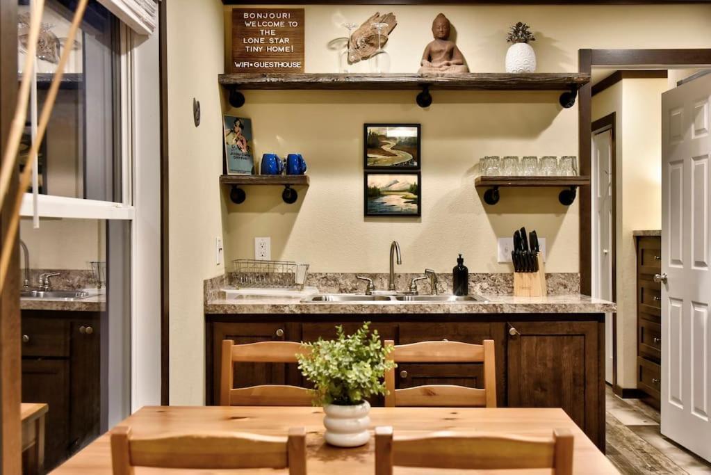 Holiday home Lone Star Tiny - 15 Minutes To Downtown