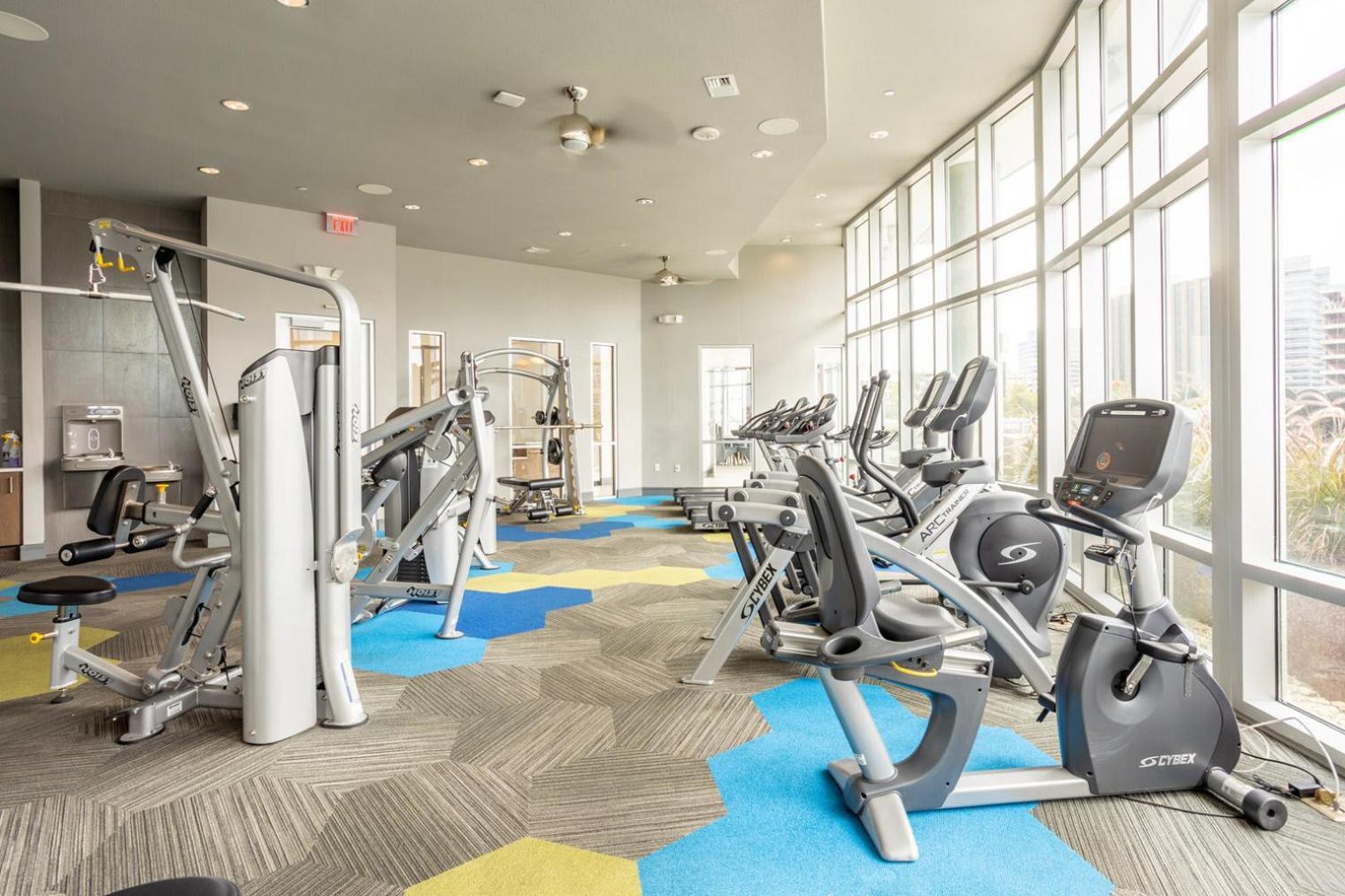 Downtown 2br W Gym Wd Pool Nr 6th St Bars Atx-7 *
