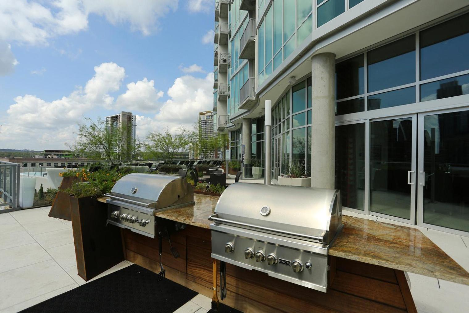 Downtown 2br W Gym Wd Pool Nr 6th St Bars Atx-7 Apartment