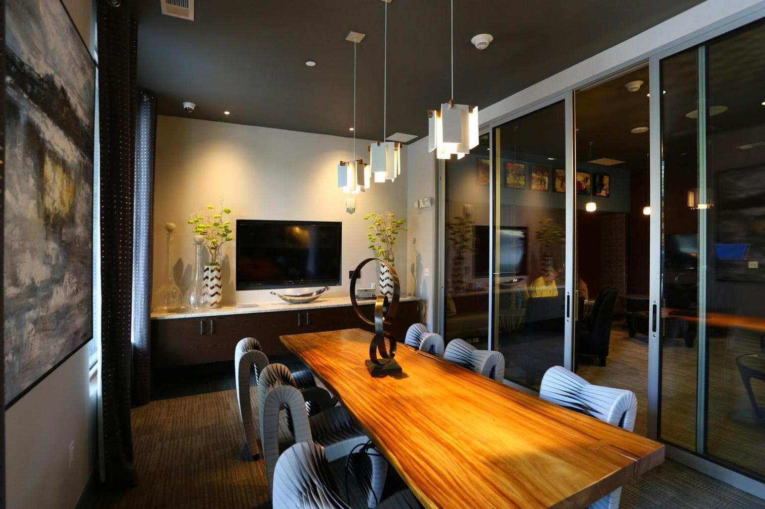 Downtown 2br W Gym Wd Pool Nr 6th St Bars Atx-7 Austin