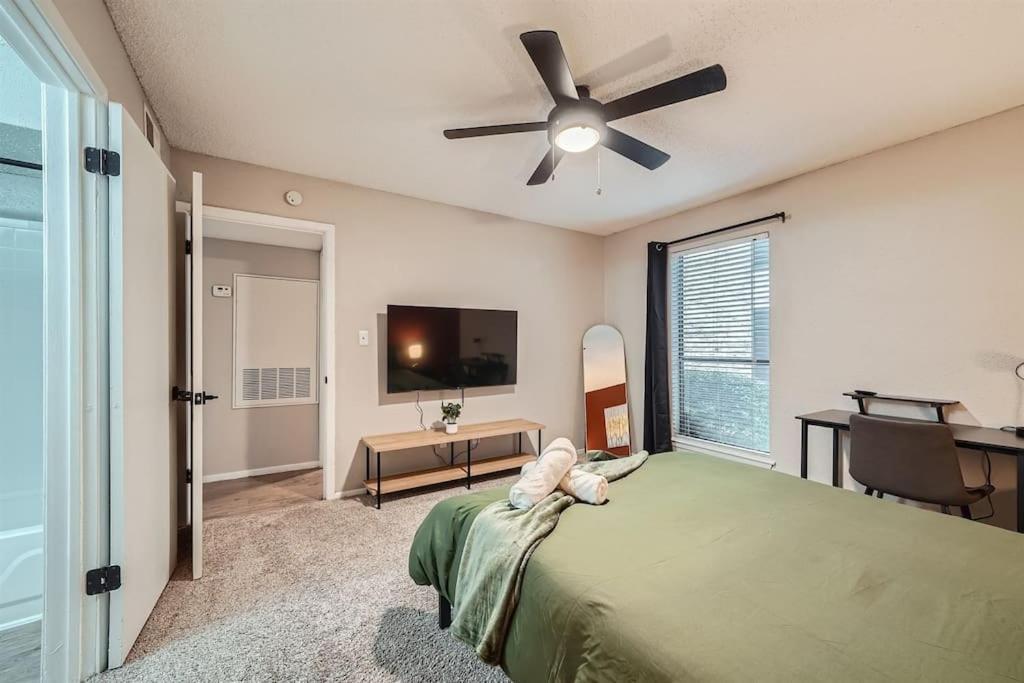 Your Chill 2b Getaway - 10min To Dtwn - W/d, Pool, Prkg * Austin