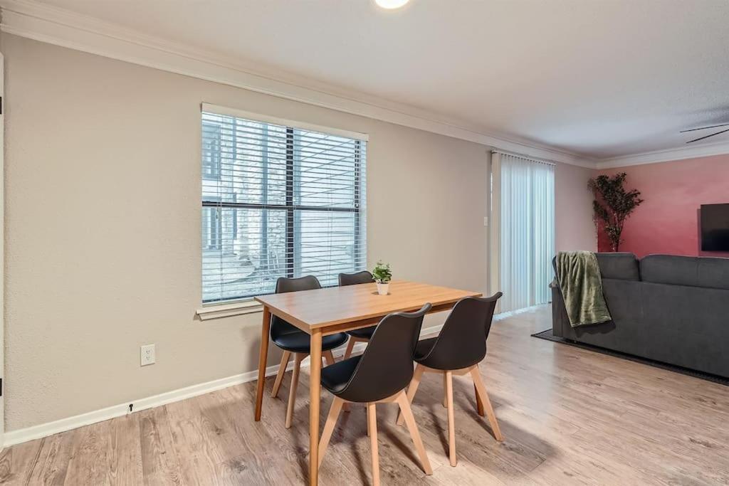 Apartment Your Chill 2b Getaway - 10min To Dtwn - W/d, Pool, Prkg *