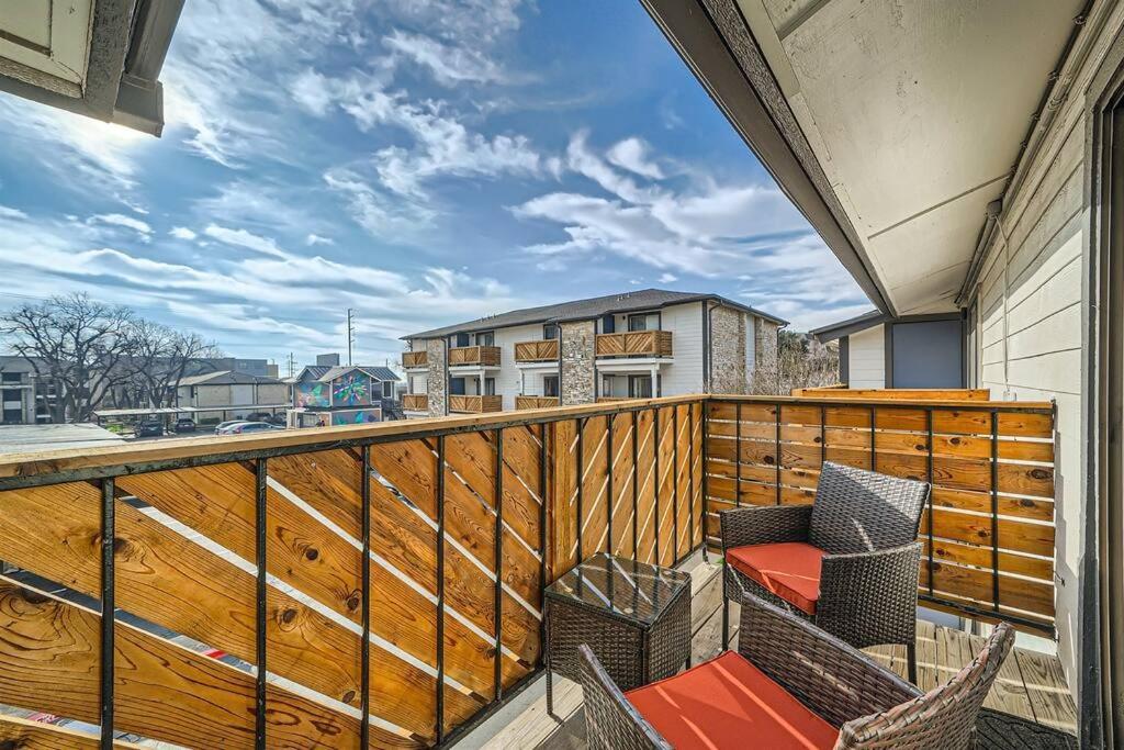 Apartment Chic 2b Getaway - 10min To Dtwn - W/d, Pool, Prkg *