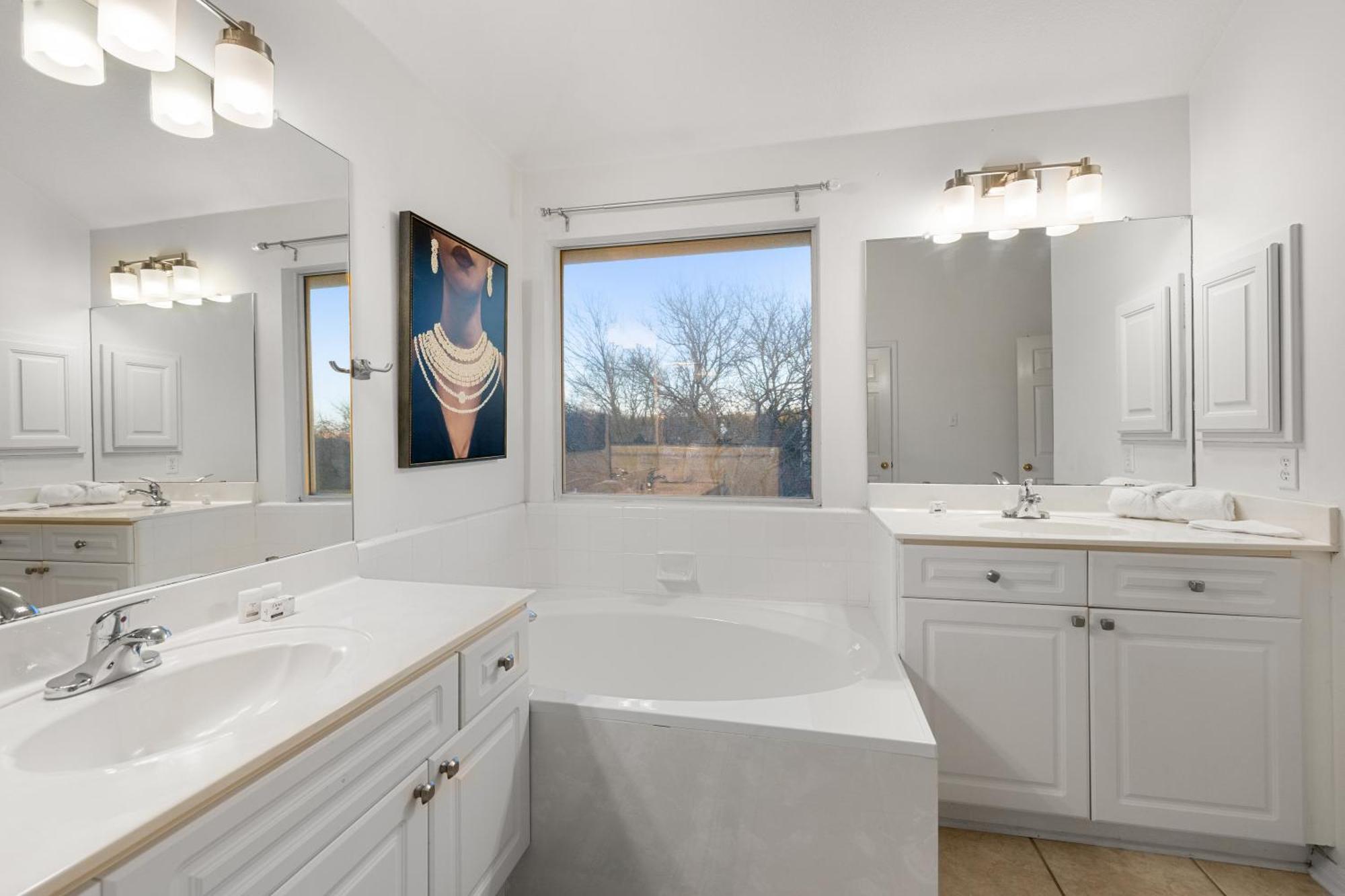 Holiday home Luxury 5br, 3ba Retreat ~ Pool~ Parking Austin
