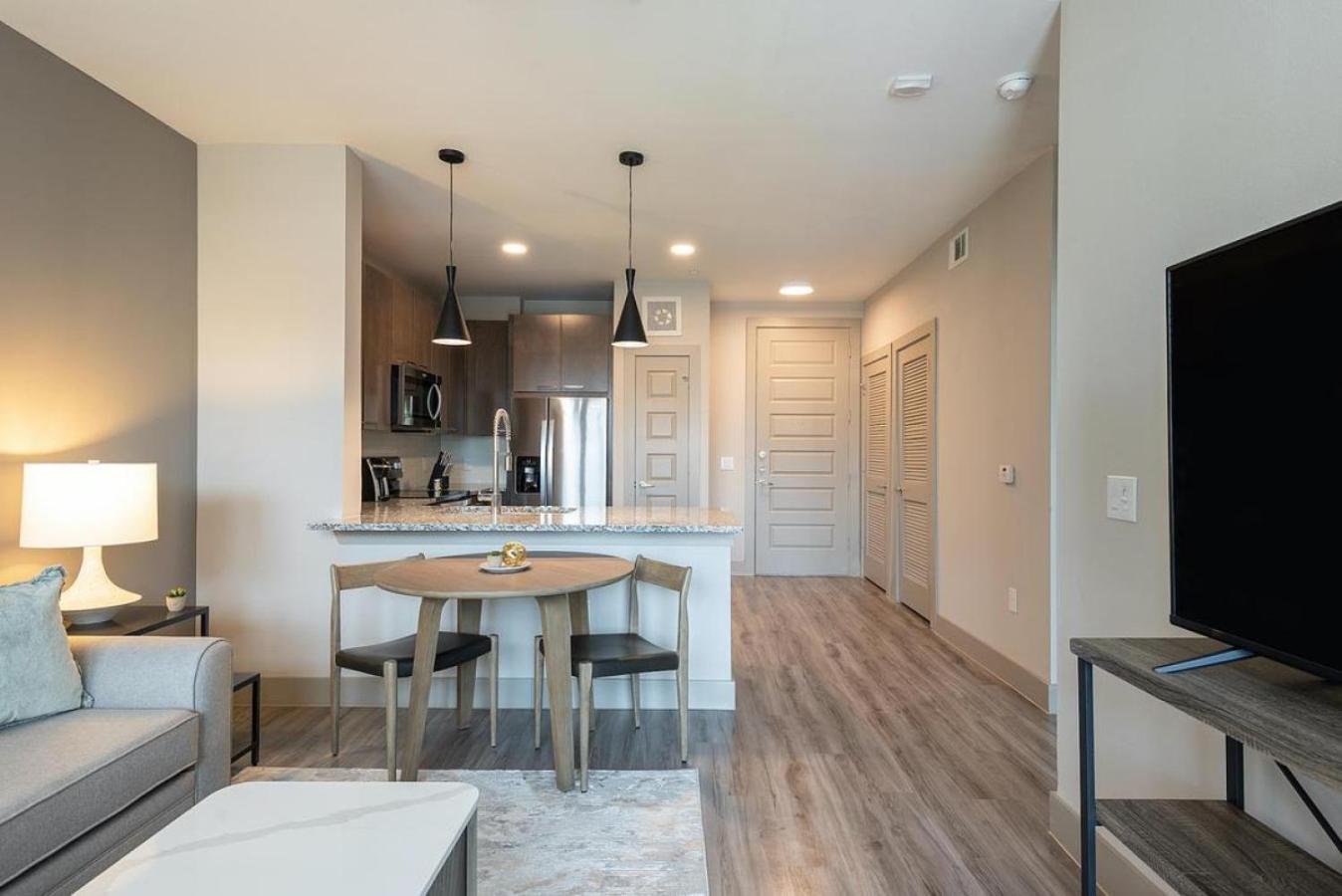 Landing Modern With Amazing Amenities Apartment Austin
