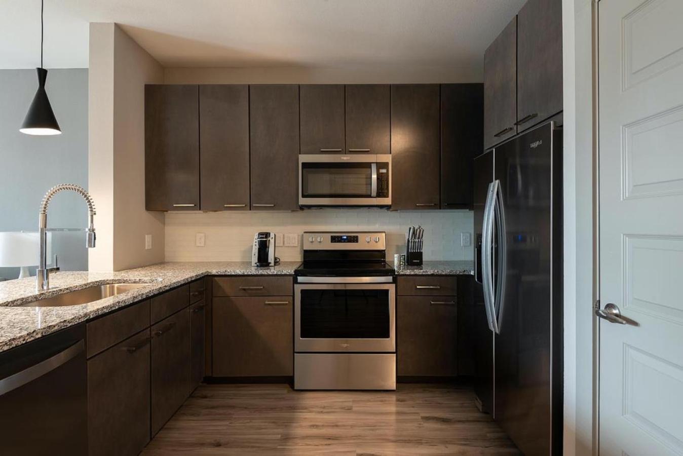 Landing Modern With Amazing Amenities *