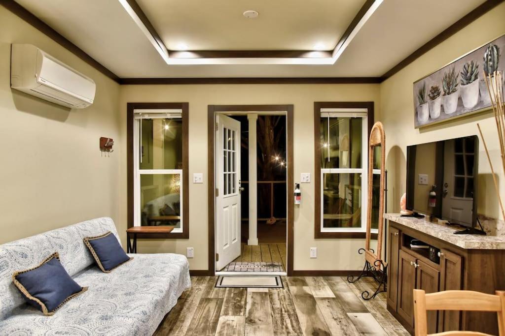 Holiday home Lone Star Tiny - 15 Minutes To Downtown *