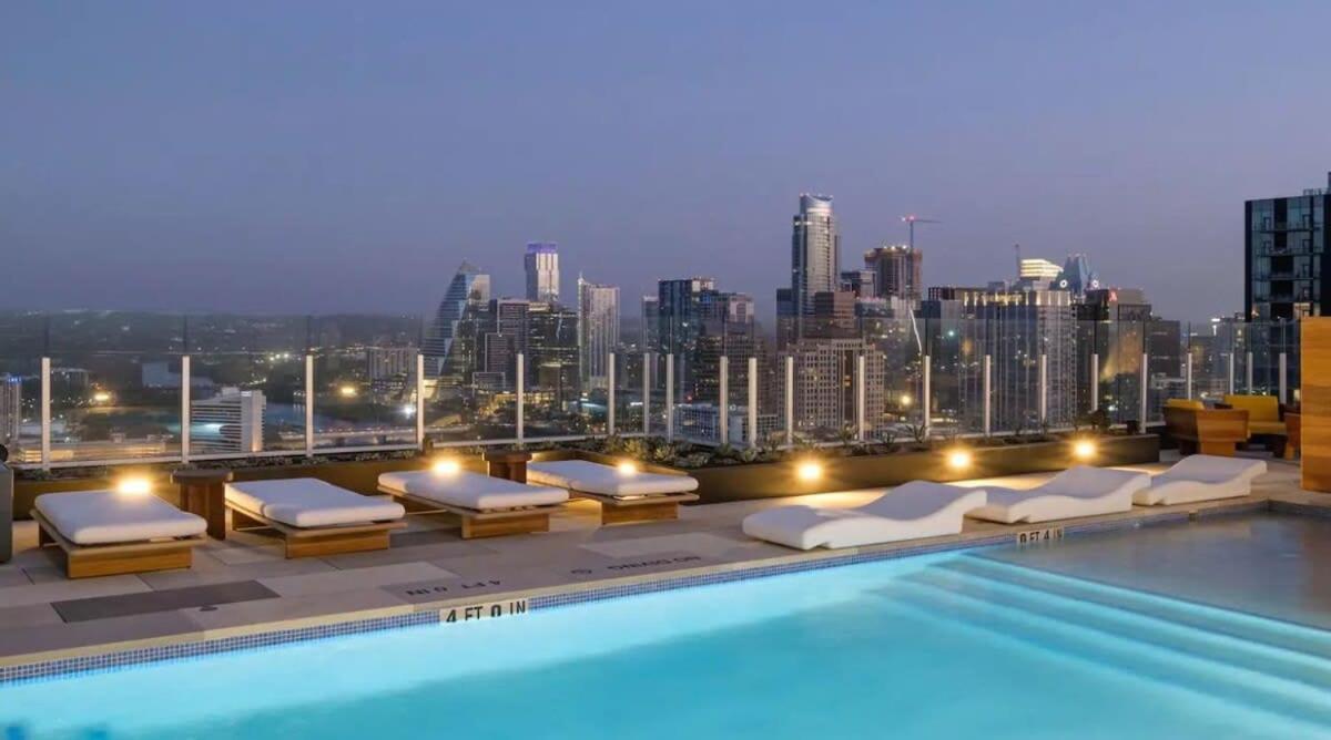 Luxury 2br Rooftop Pool By Barcle Holiday home Austin