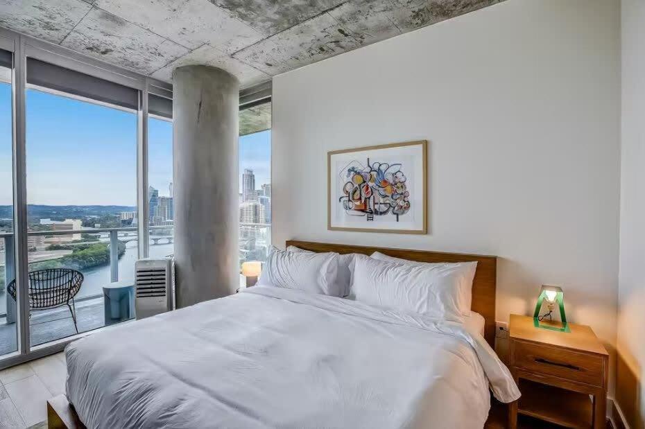 Luxury 2br Rooftop Pool By Barcle Holiday home Austin