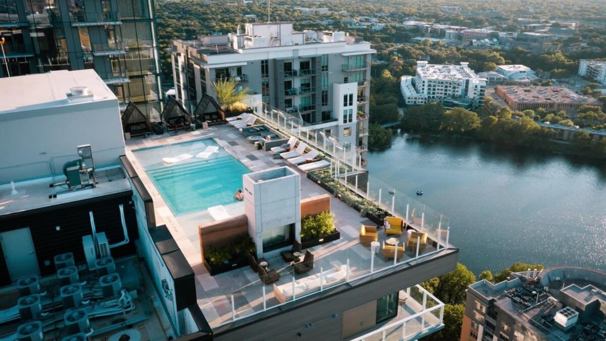 Luxury 2br Rooftop Pool By Barcle Holiday home Austin