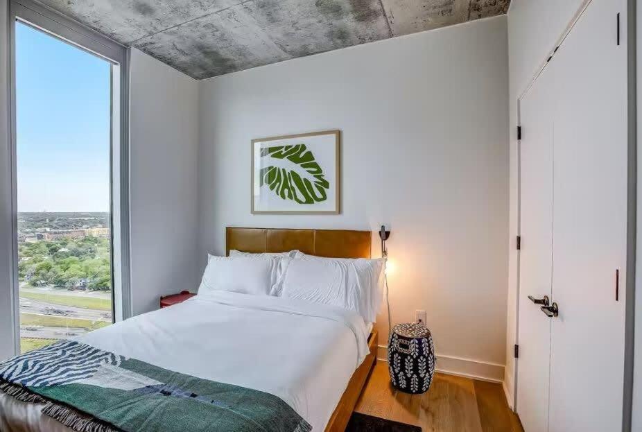 Luxury 2br Rooftop Pool By Barcle Holiday home