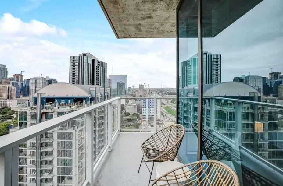 Luxury 2br Rooftop Pool By Barcle Holiday home Austin