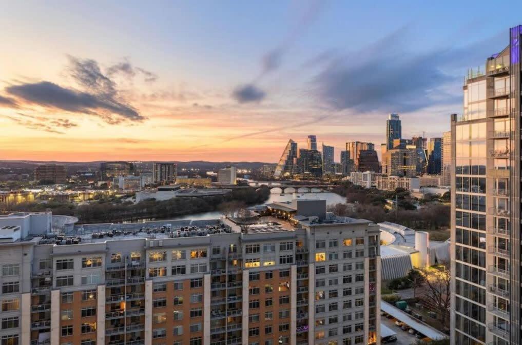 Luxury 2br Rooftop Pool By Barcle Austin