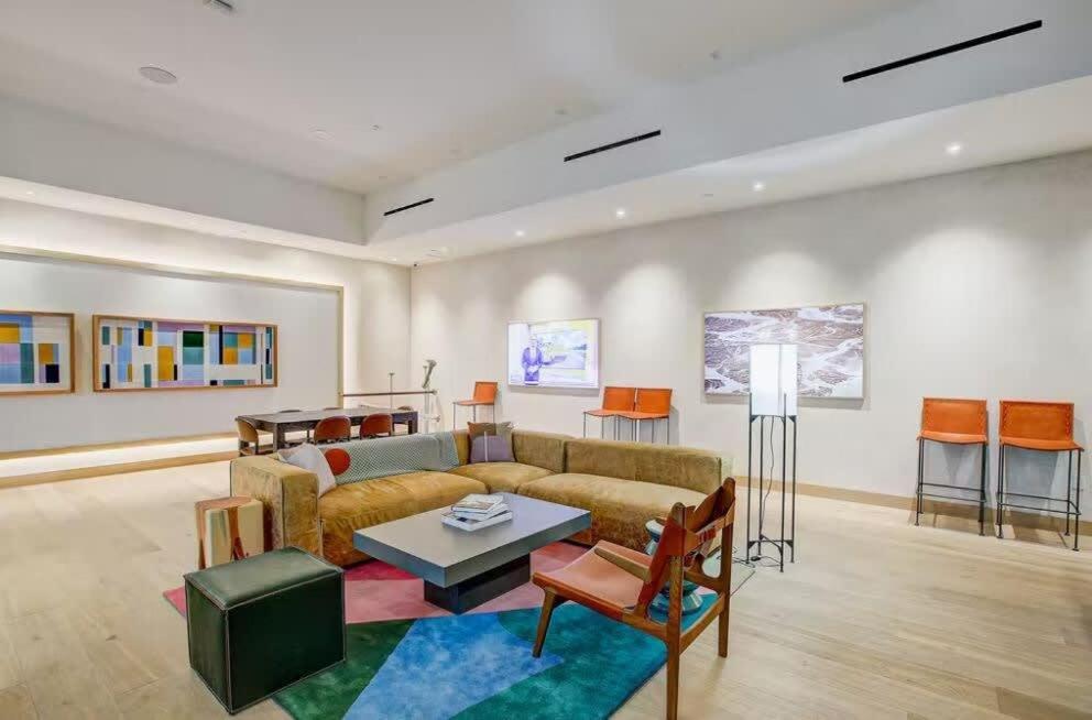 Luxury 2br Rooftop Pool By Barcle Holiday home