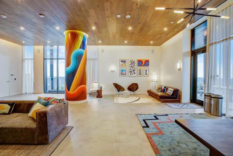 Luxury 2br Rooftop Pool By Barcle Holiday home Austin